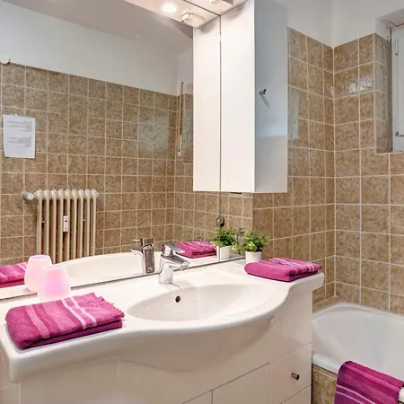 Talblick Mit Schwimmbad *