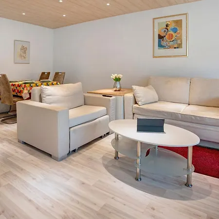 Talblick Mit Schwimmbad *