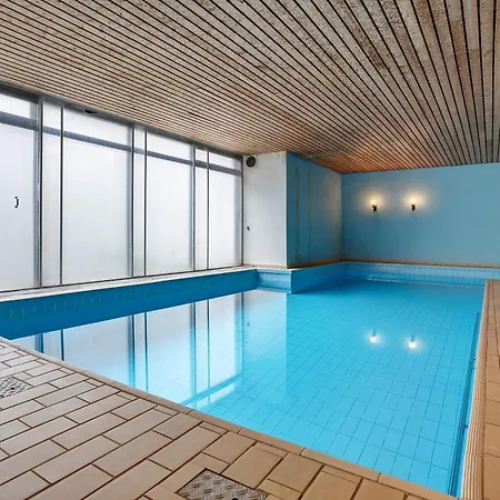 Talblick Mit Schwimmbad *